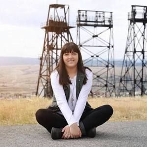 Meet your Posher, Caitlin